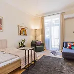 Sunny Bright, Centrally Located, Ac Balcony By Nw
