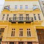 Sunny Bright, Centrally Located, Ac Balcony By Nw