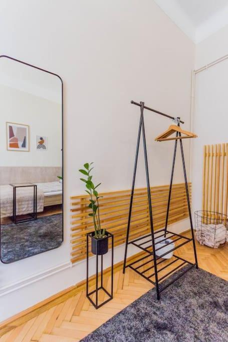 Apartment Sunny Bright, Centrally Located, Ac Balcony By Nw *