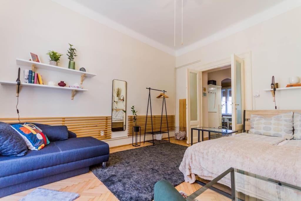 Sunny Bright, Centrally Located, Ac Balcony By Nw