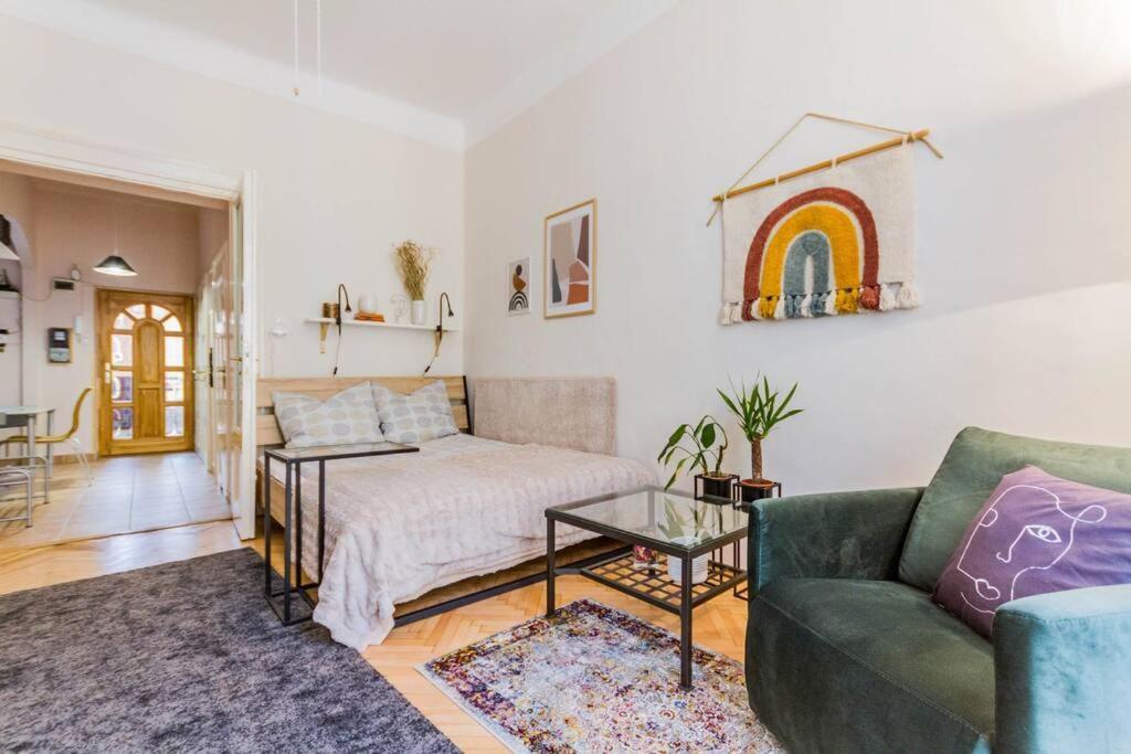 Sunny Bright, Centrally Located, Ac Balcony By Nw *