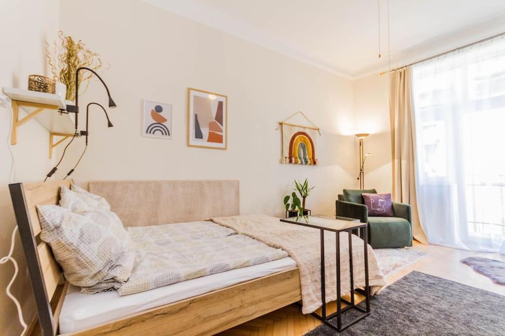 Sunny Bright, Centrally Located, Ac Balcony By Nw Apartment *