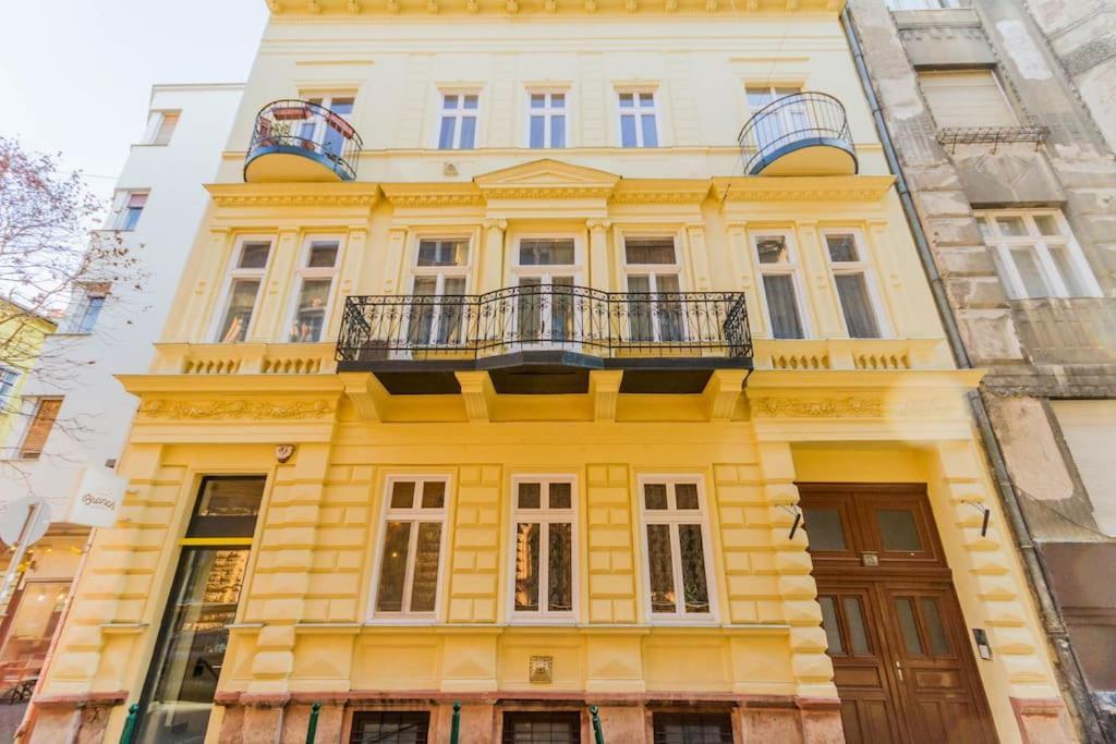 Sunny Bright, Centrally Located, Ac Balcony By Nw Apartment *
