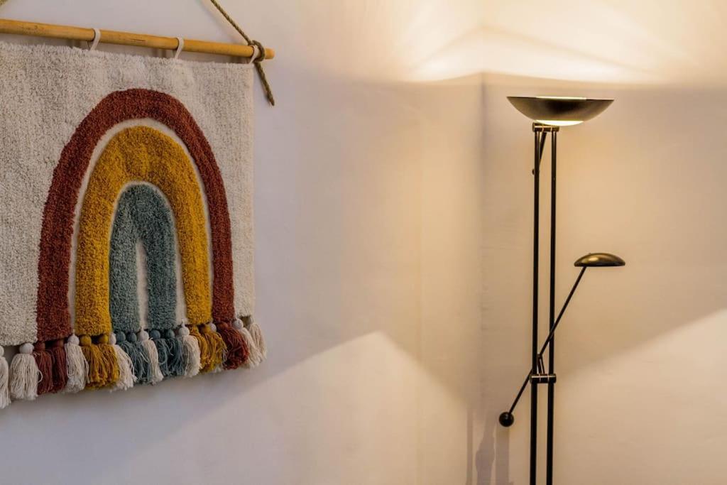 Sunny Bright, Centrally Located, Ac Balcony By Nw *