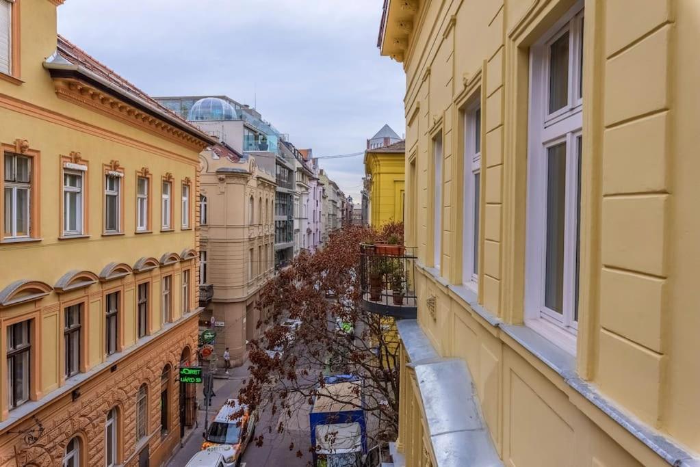 Apartment Sunny Bright, Centrally Located, Ac Balcony By Nw *
